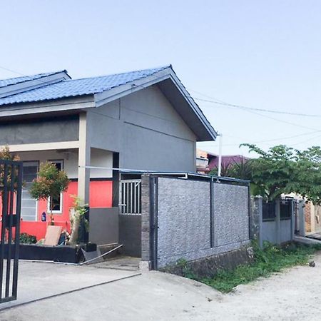 Reddoorz @ Simpang Lima Jupiter Hotel Sorong Exterior photo