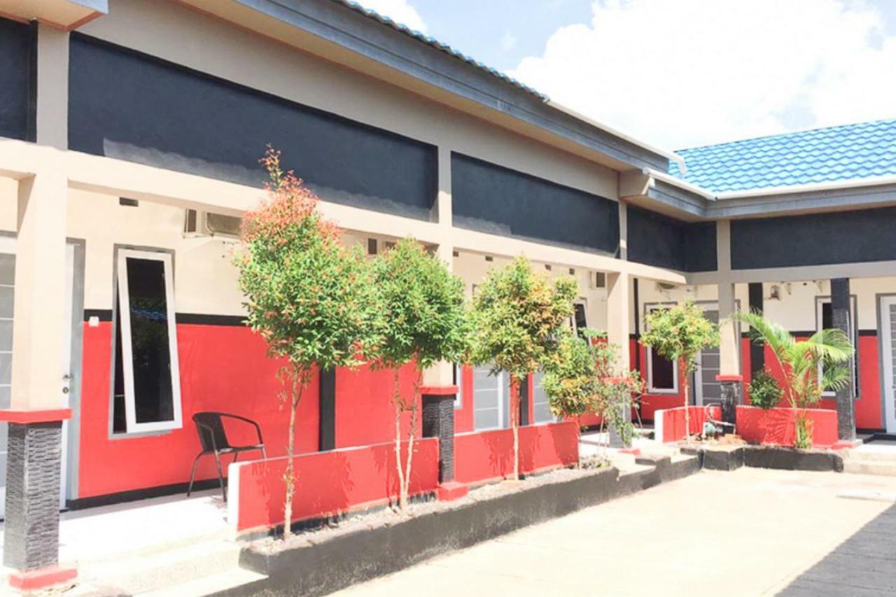 Reddoorz @ Simpang Lima Jupiter Hotel Sorong Exterior photo